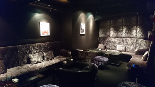 24 Lounge
(ニイヨンラウンジ)
公式求人情報